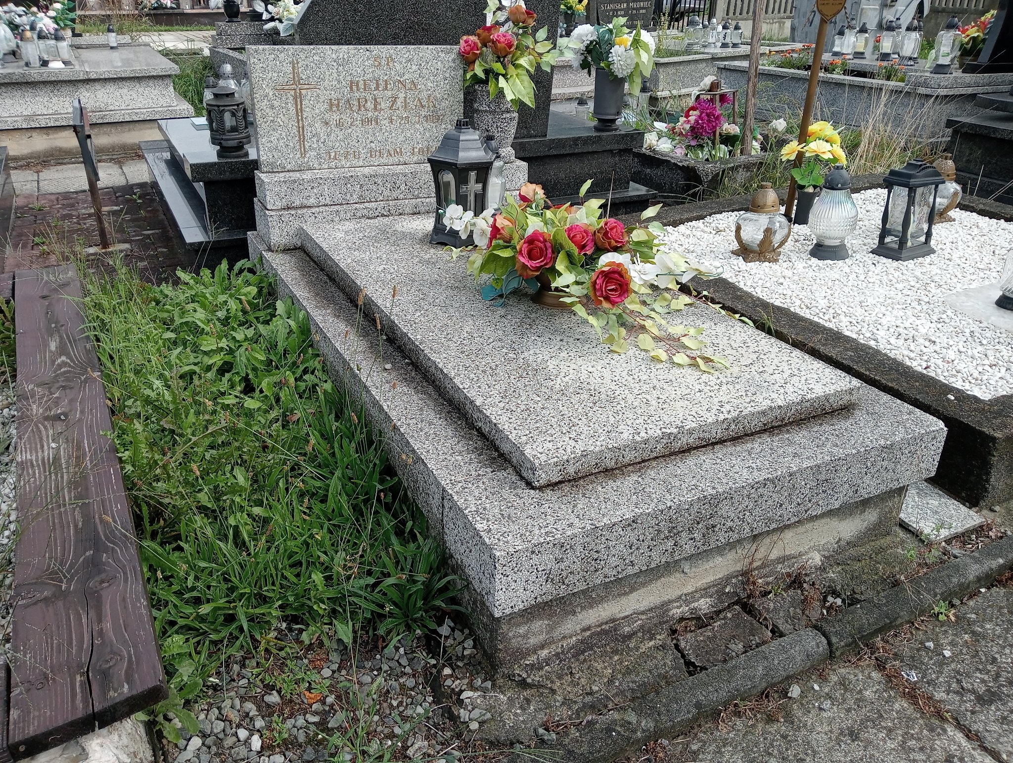 Grób HELENA HARĘŻLAK