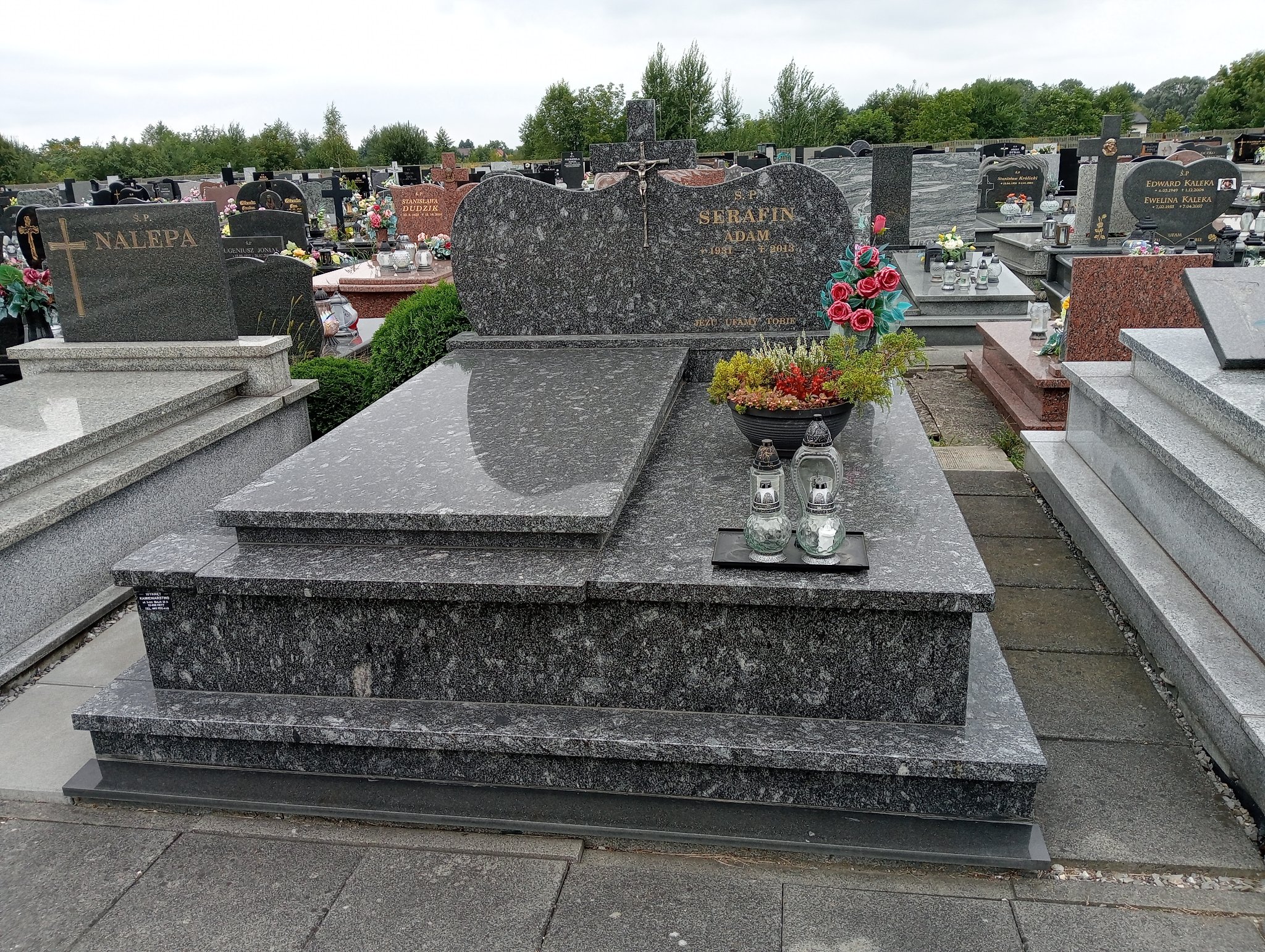 Grób Adam Serafin